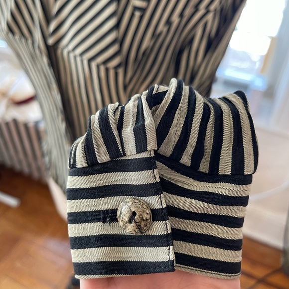 Casual Corner pin stripe blouse, size: M - Picture 5 of 10